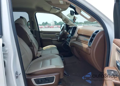 2019 Ram 1500 Laramie 4X2 5'7 Box z USA, uszkodzony, nr VIN 1C6RREJT6KN838582